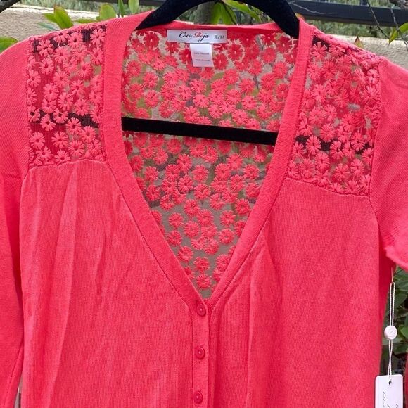 đ§„COCO ROJA SWEATER/CARDIGAN Sz S beautifulâsoftâredâw/âfloralâlace.âNWT - Picture 2 of 11